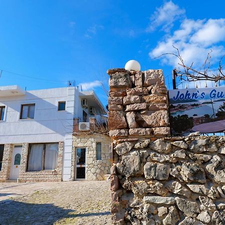 John'S Guesthouse Ksamil Exterior foto
